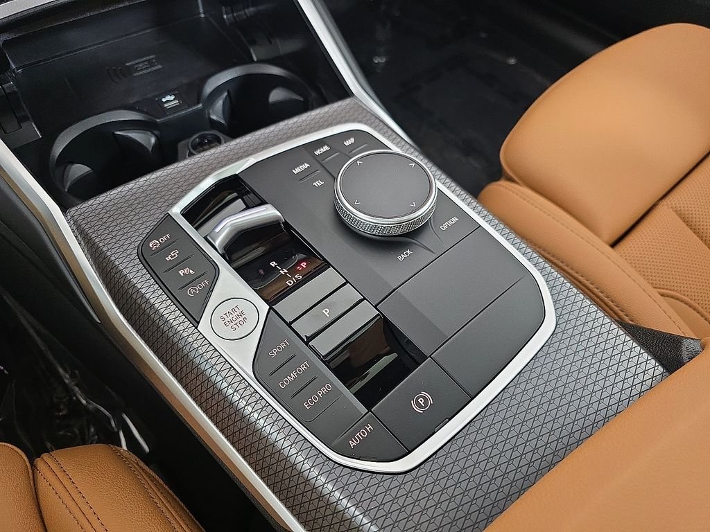 2025 BMW 3 Series 330i - Photo 14