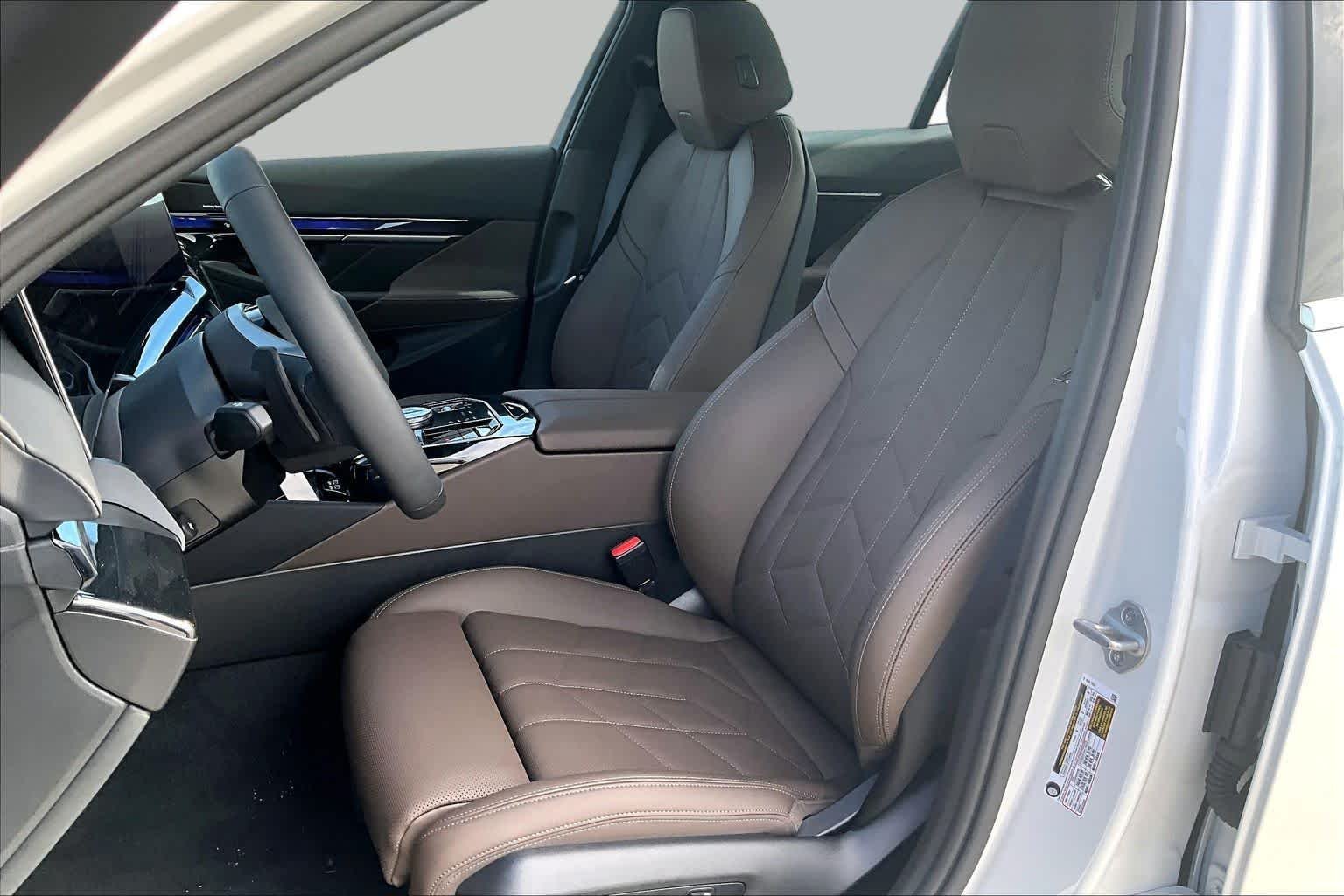 Used 2027 Mineral White Metallic BMW 530i image 9