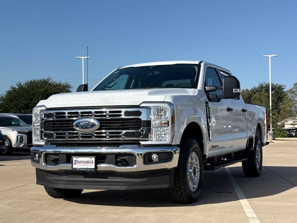 Used 2025 White Ford XLT image 3