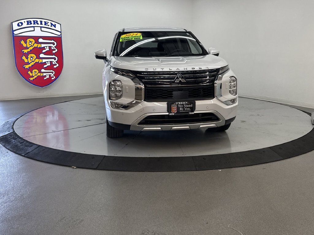 Used 2024 White Mitsubishi SE image 10