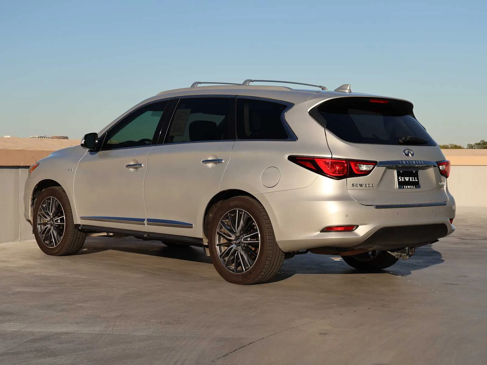 Used 2018 Liquid Platinum INFINITI  image 4