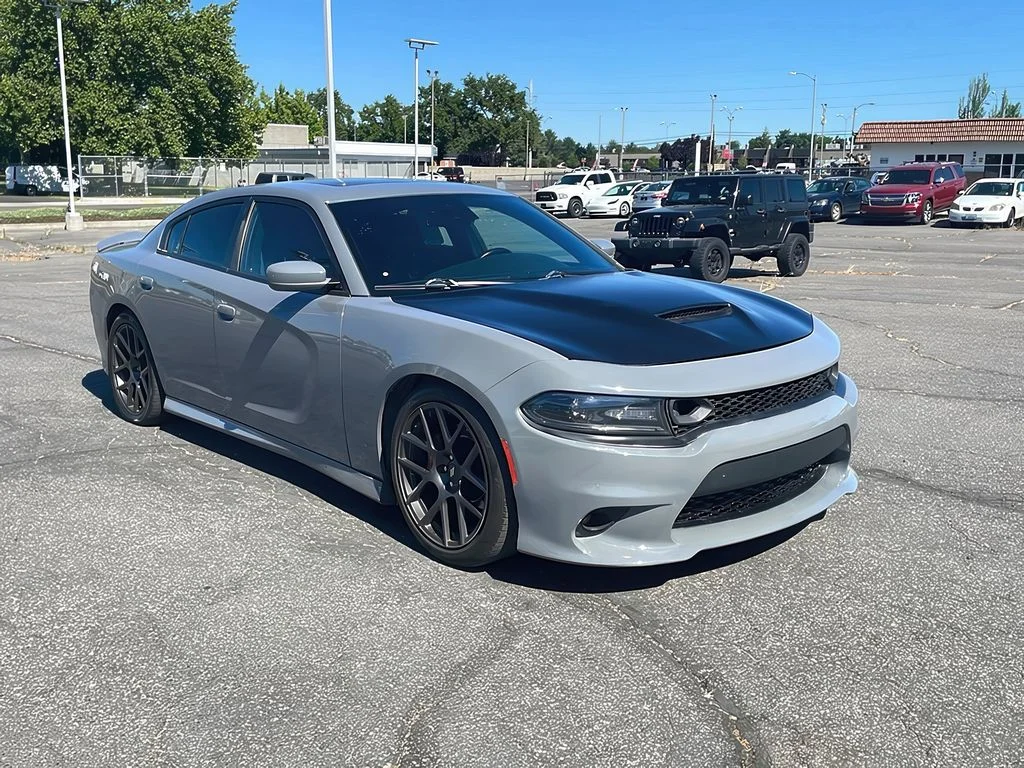 Used 2018 Destroyer Gray Clearcoat Dodge R/T Scat Pack image 1