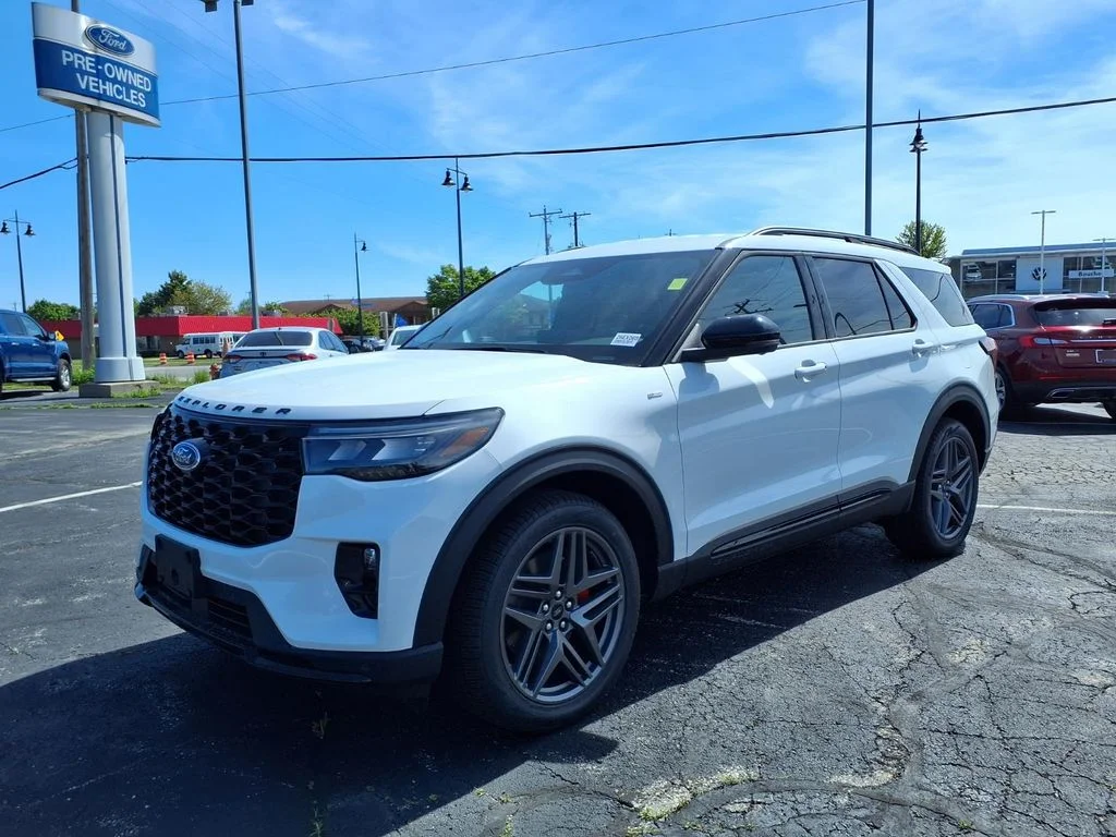 2026 Ford Explorer ST-LINE 4WD's photo