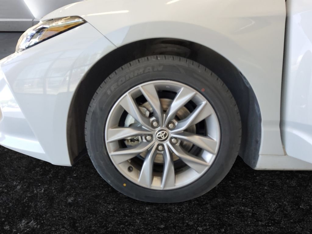 Used 2022 White Toyota XLE Plus image 26