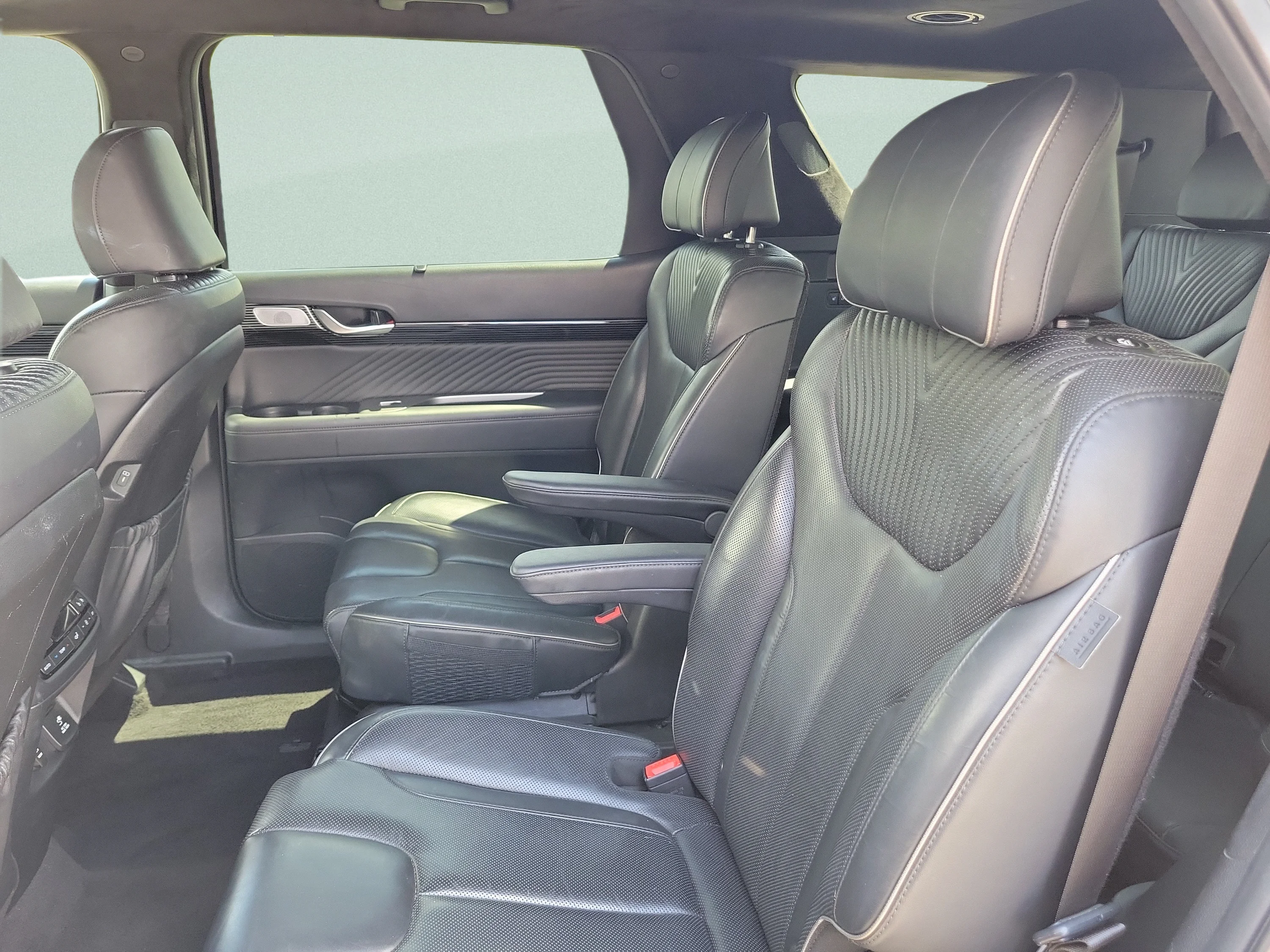 Used 2024 Abyss Black Pearl Hyundai Calligraphy image 16