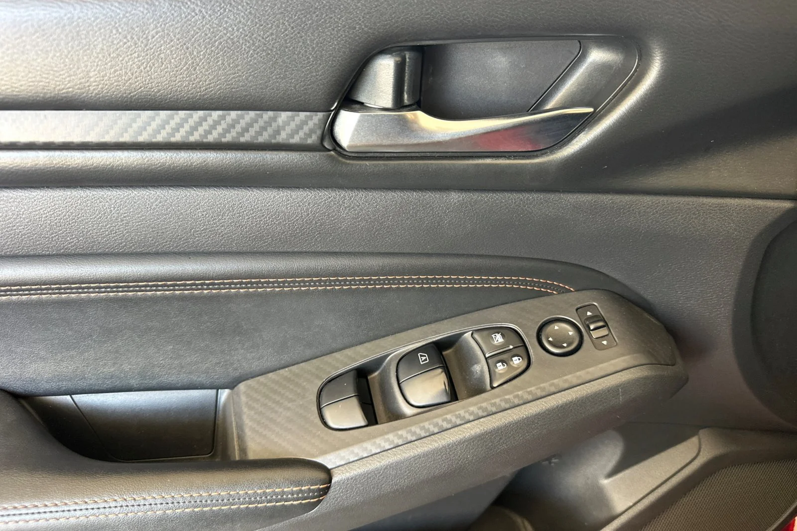 Used 2019 Red Nissan 2.5 SR image 11