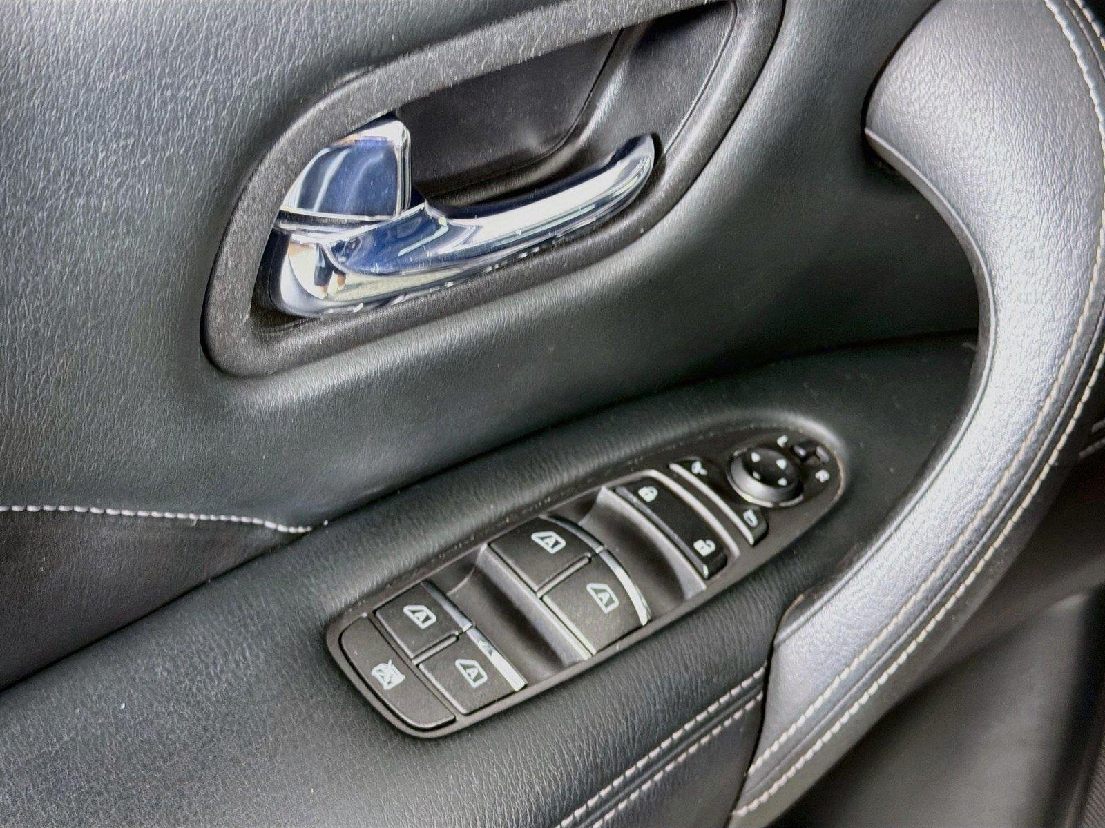 Used 2020 Liquid Platinum INFINITI LUXE image 18