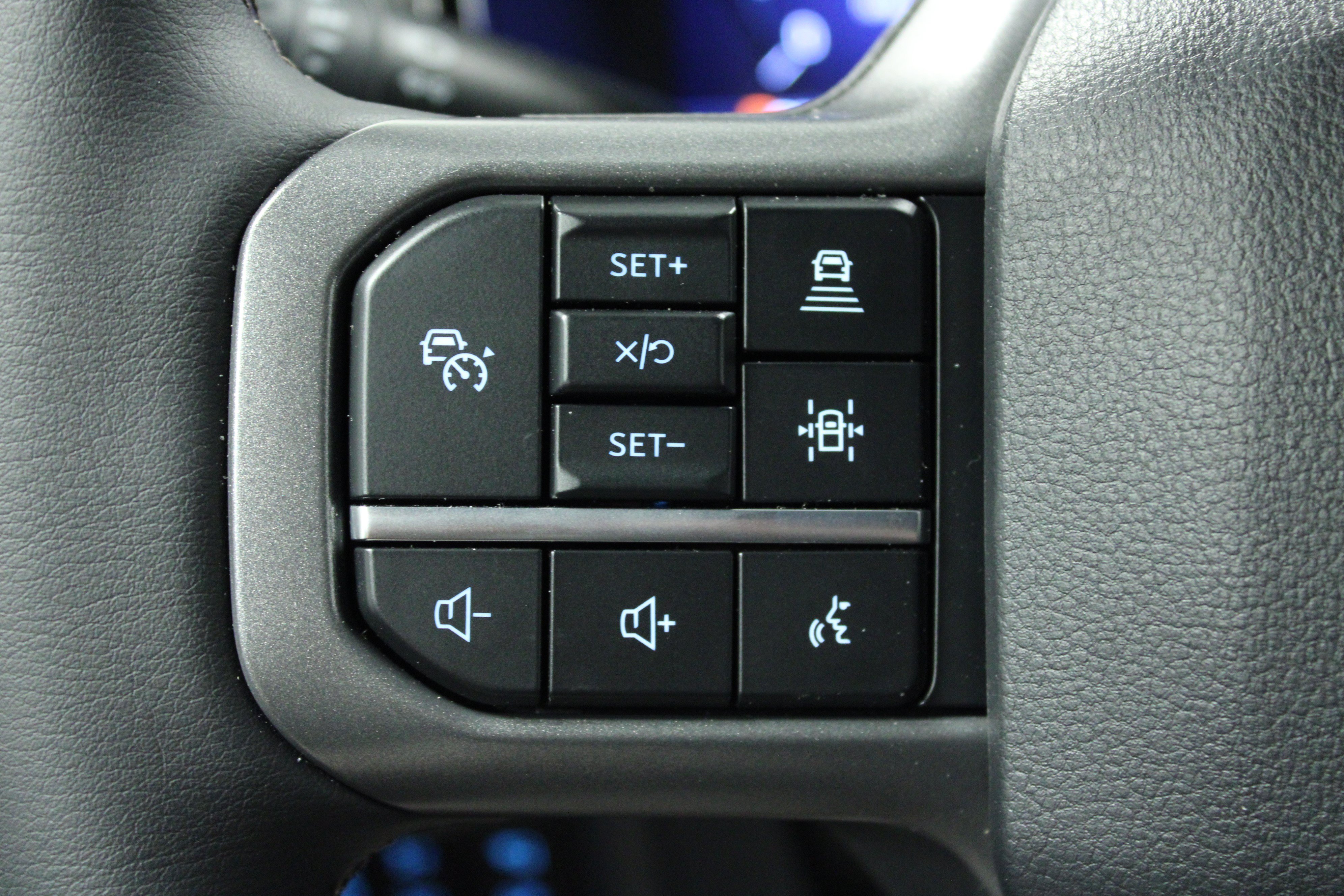 New 2026 Star White Metallic Tri-Coat Ford LARIAT image 21