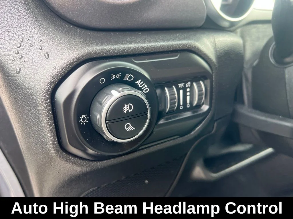 Used 2021 Silver Jeep Mojave image 26