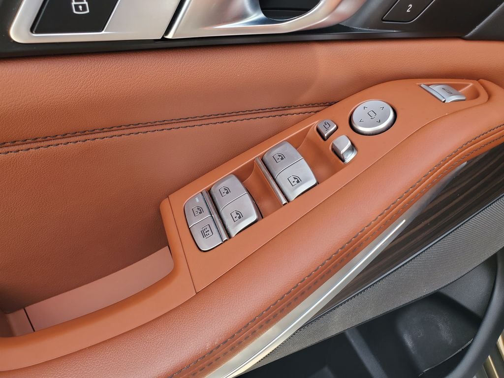 Used 2025 Green BMW M60i image 21