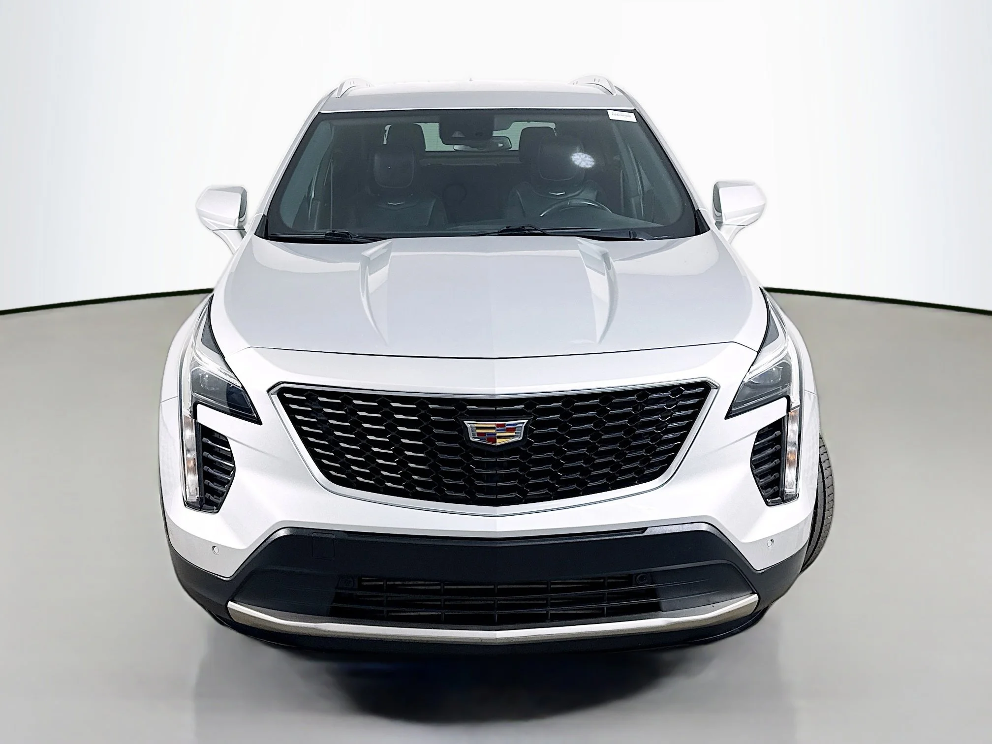 Used 2019 Radiant Silver Metallic Cadillac FWD Premium Luxury image 2