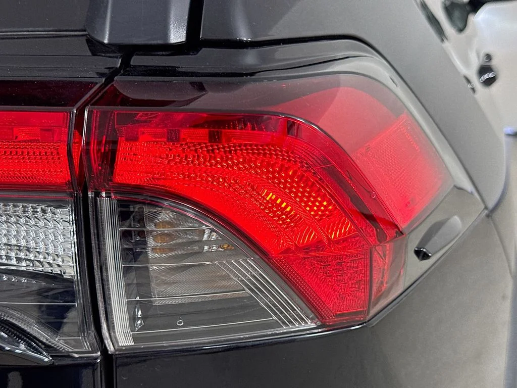 Used 2025  Toyota XLE image 32