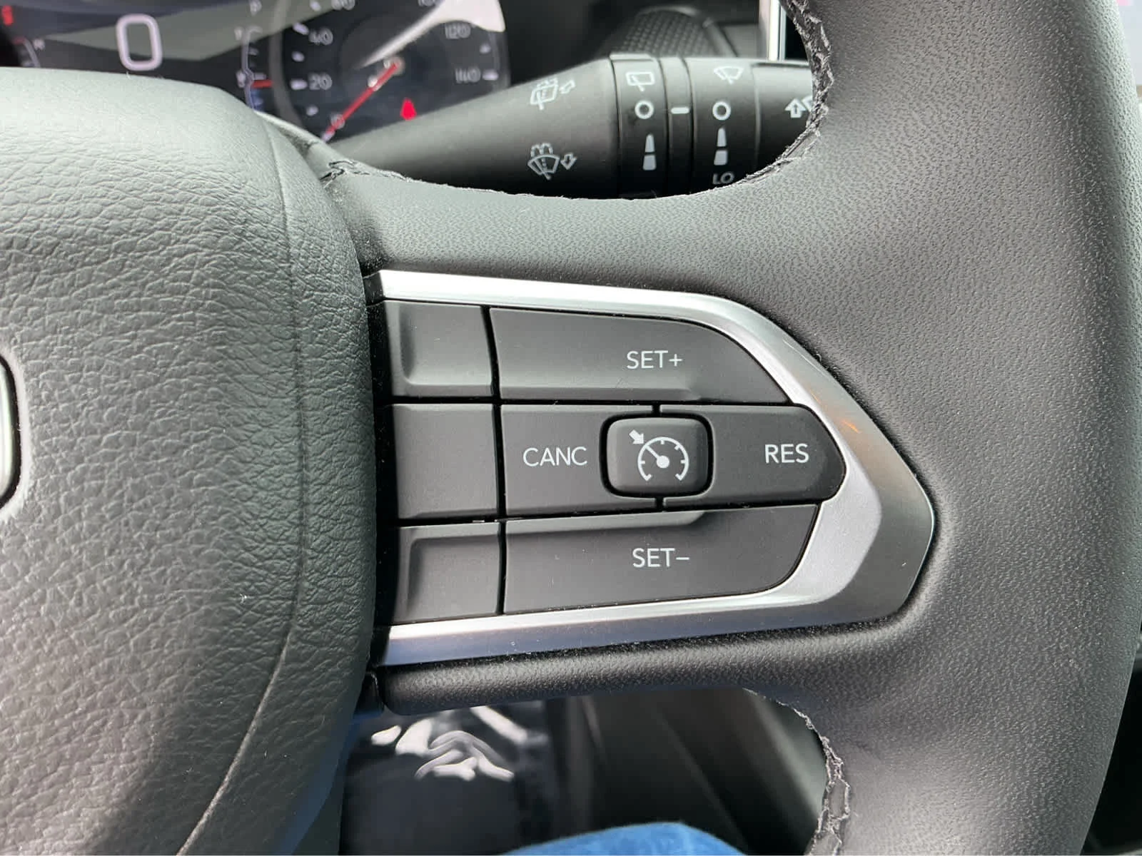 Certified Used 2025 Bright White Clearcoat Jeep Latitude image 27