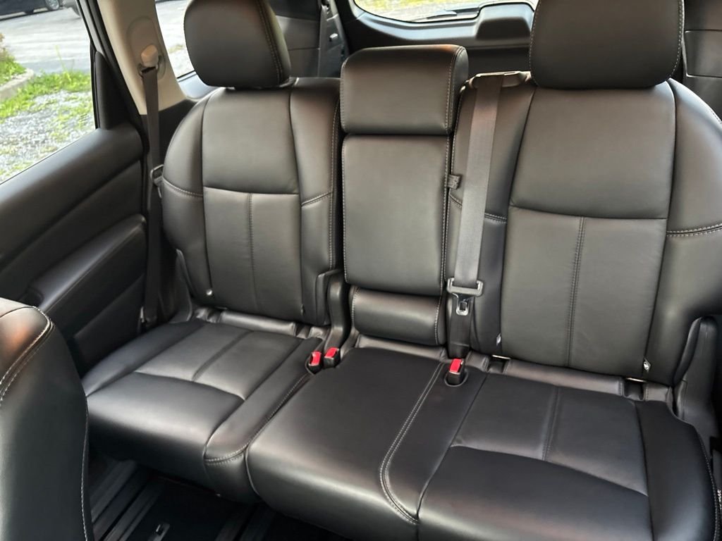 Used 2019 Silver Nissan SL image 15