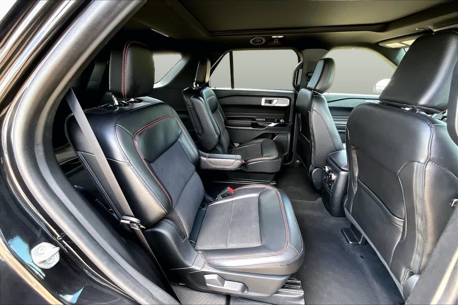Used 2022 Agate Black Metallic Ford ST-Line image 20