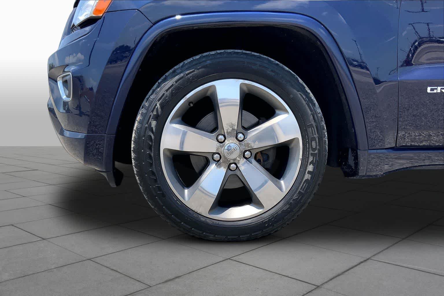 Used 2015 True Blue Pearlcoat Jeep Overland image 13