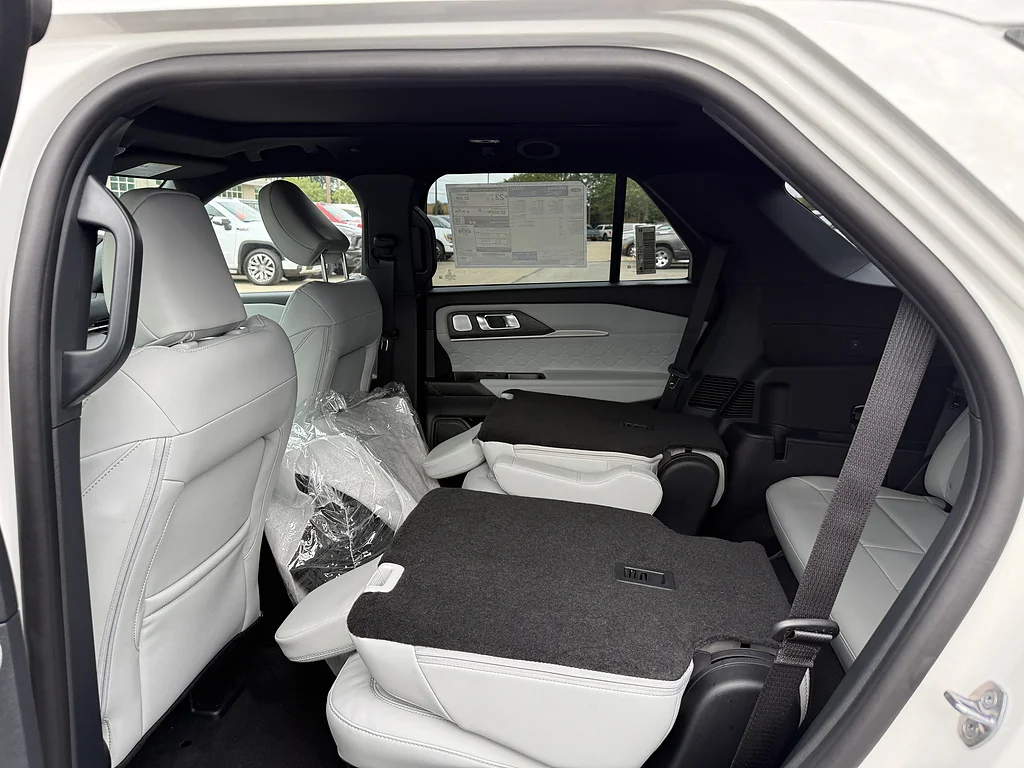 New 2027 Star White Metallic Tri-Coat Ford Platinum™ image 6