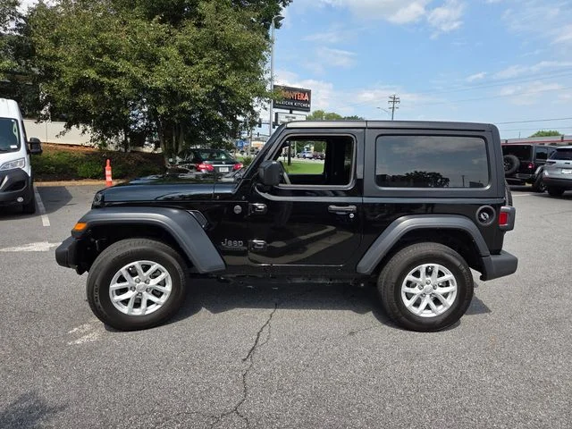 Used 2023 Black Jeep Sport S image 4