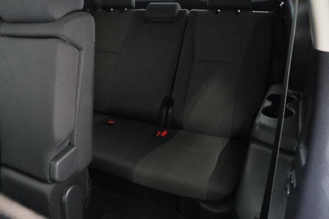 2025 Toyota Highlander LE - Photo 32