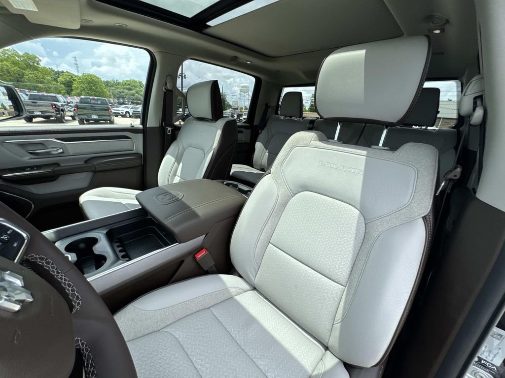 New 2026 Diamond Black Crystal Pearl-Coat Exterior Paint RAM Laramie image 51