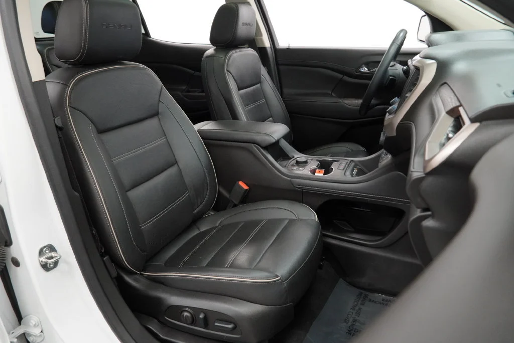 Used 2023 White Frost Tricoat GMC Denali image 35