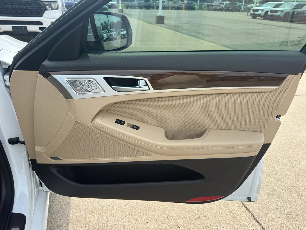 Used 2020 Uyuni White Genesis 3.8L image 32