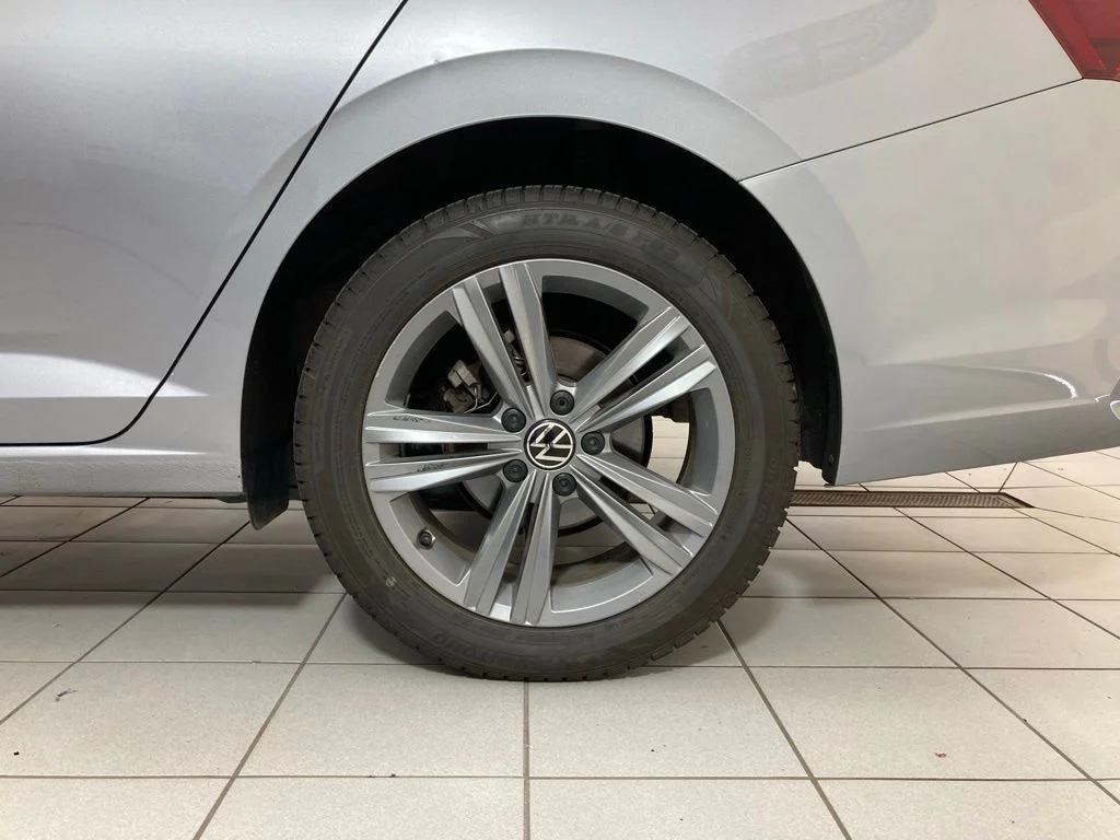 Used 2024 Gray Volkswagen 1.5T SE image 25