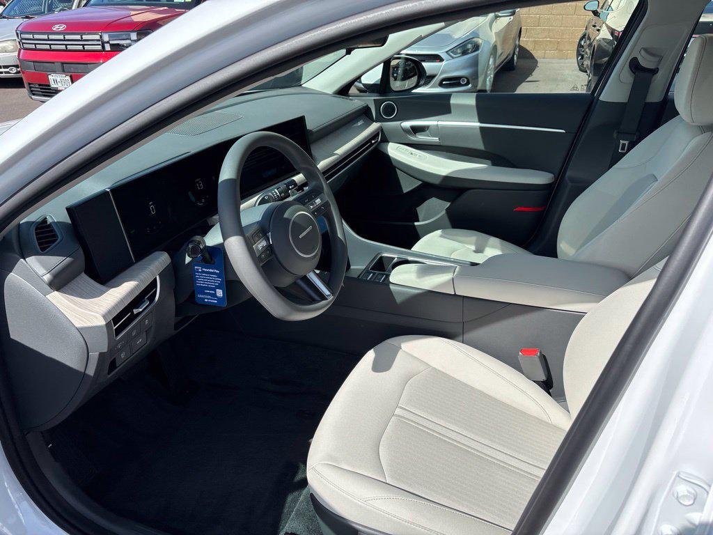 New 2026 White Hyundai Blue image 11