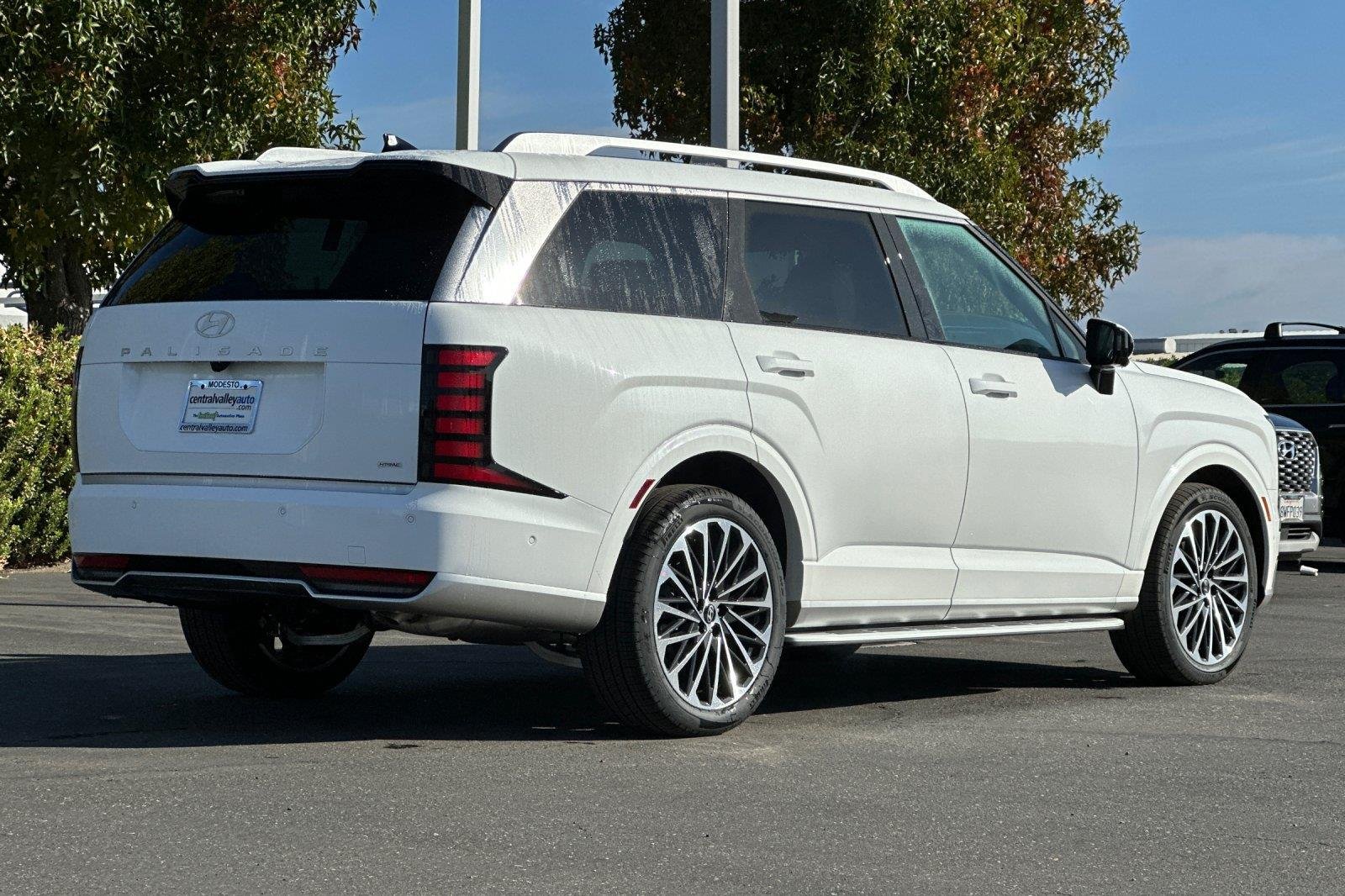 New 2026 Creamy White Pearl Hyundai Calligraphy image 4
