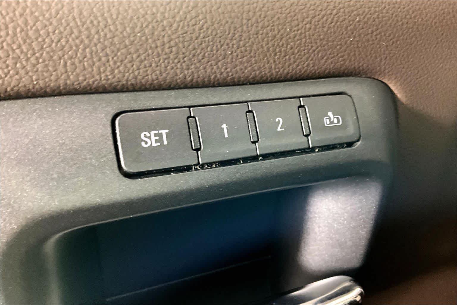 Used 2015 IRIDIUM METALLIC GMC Denali image 32