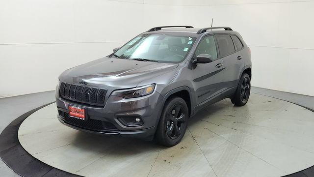 Used 2019 Gray Jeep Latitude Plus image 3