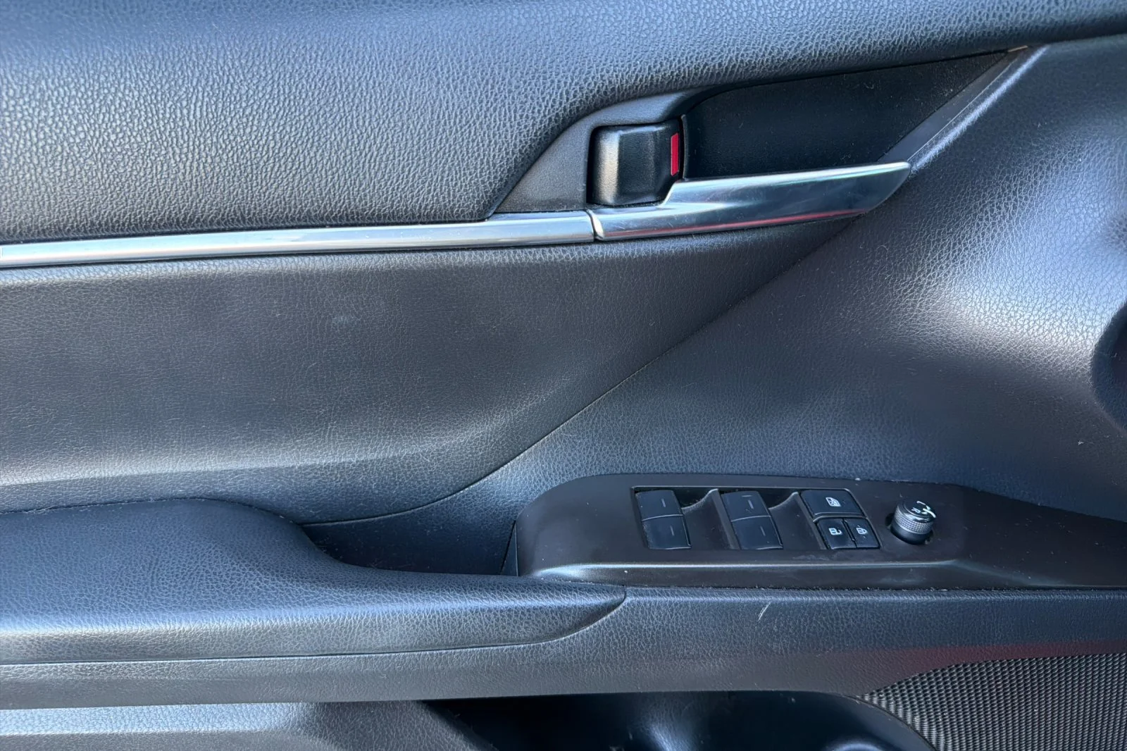 Used 2022 Red Toyota SE image 13