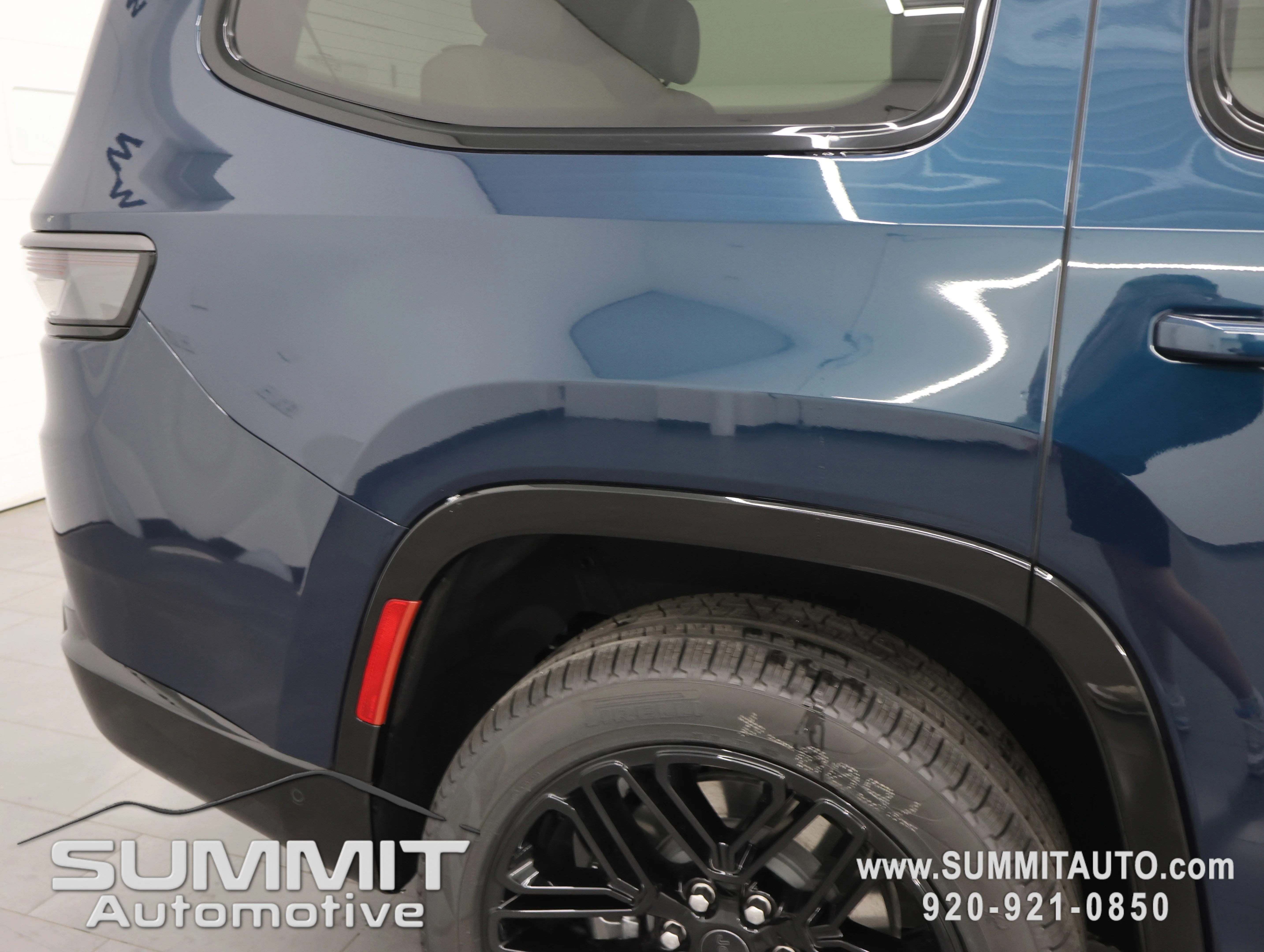 New 2026 Fathom Blue Pearl-Coat Exterior Paint (Late Availability) Jeep Limited Reserve image 29
