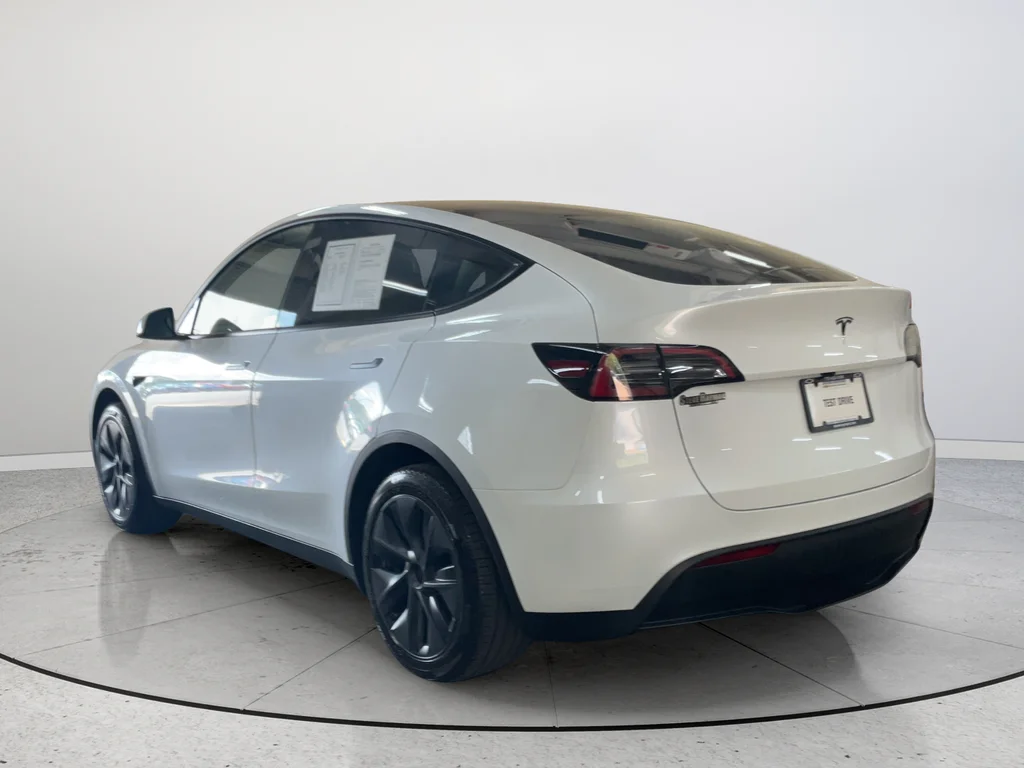 2024 Tesla Model Y Long Range - Photo 8