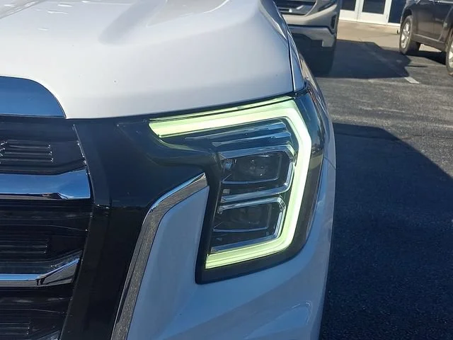 New 2027 Summit White GMC Elevation image 9