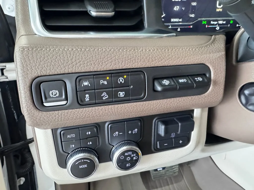 2024 GMC Yukon Denali - Photo 23