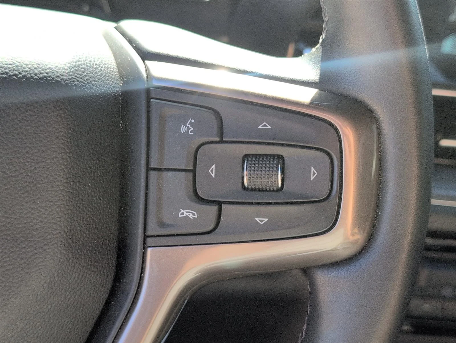 Used 2024 Summit White Chevrolet High Country image 25