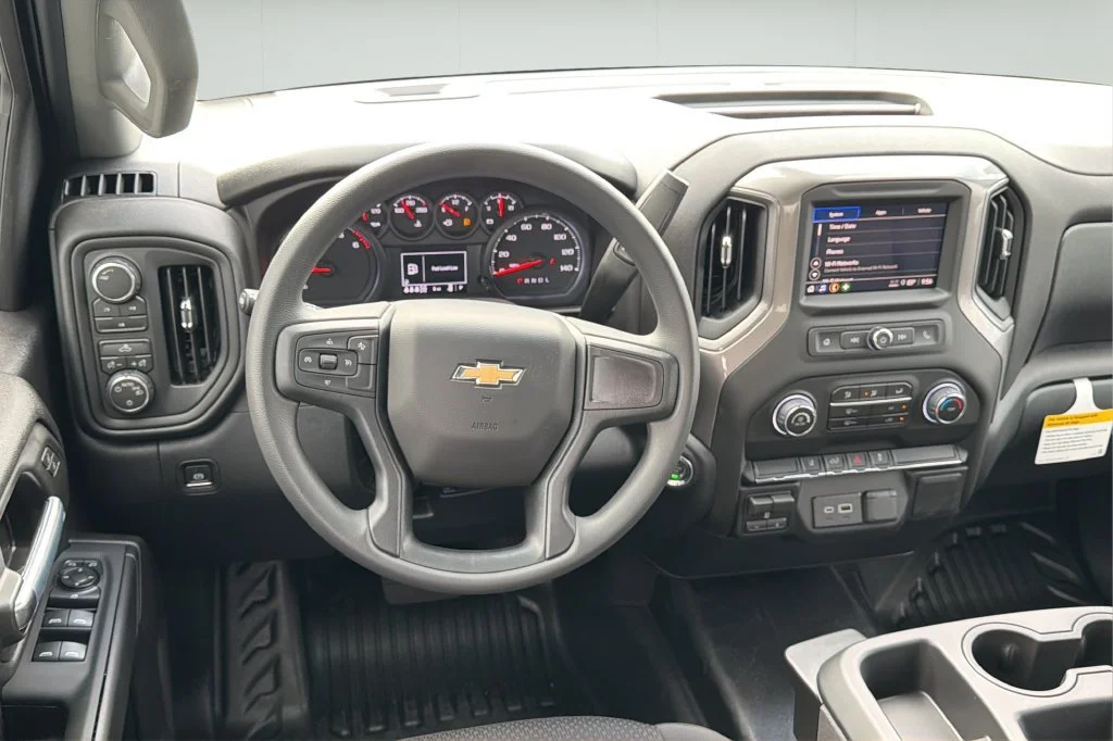 New 2026 Summit White Chevrolet WT image 21