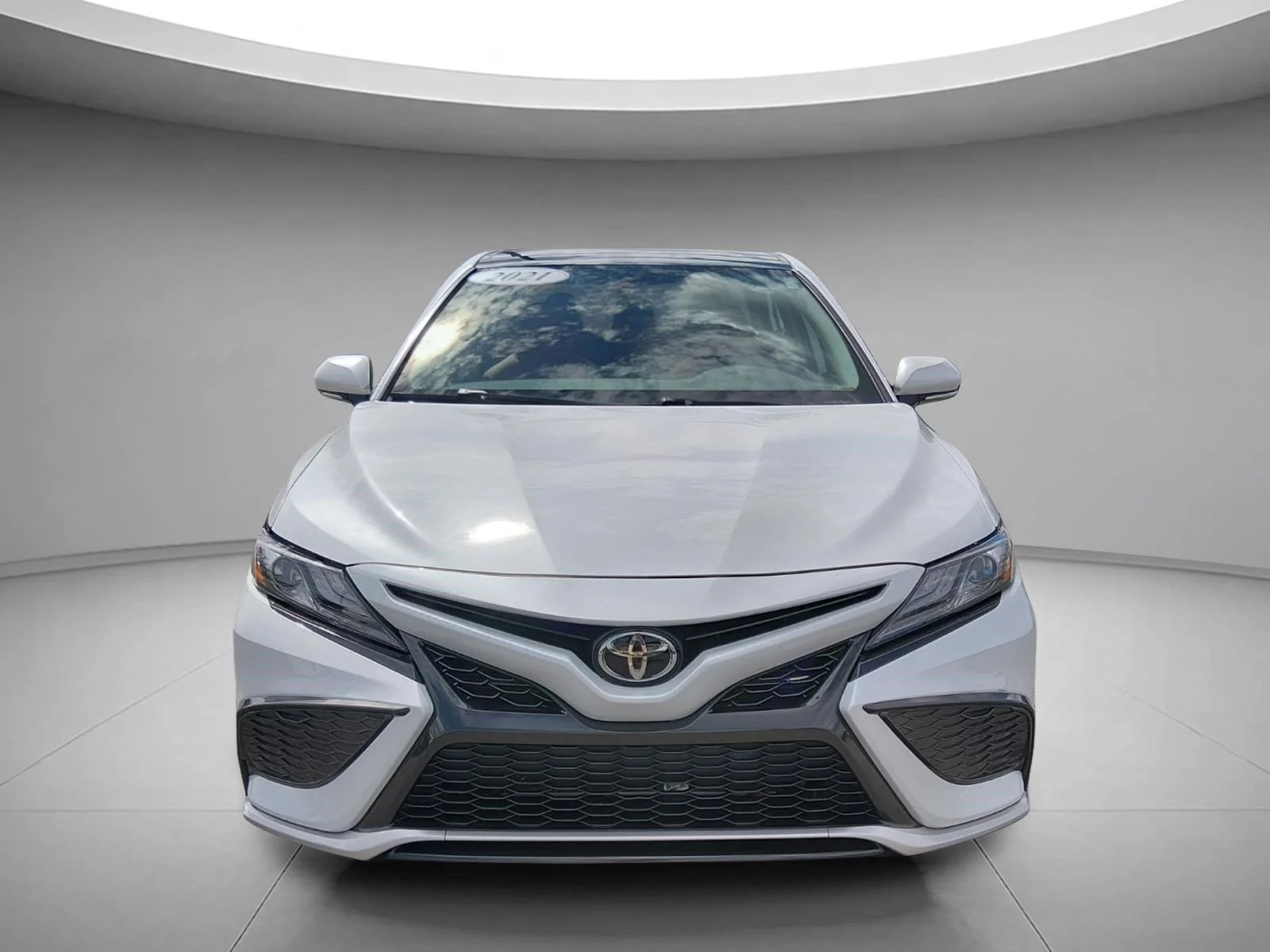 Used 2021 Wind Chill Pearl Toyota XSE image 8