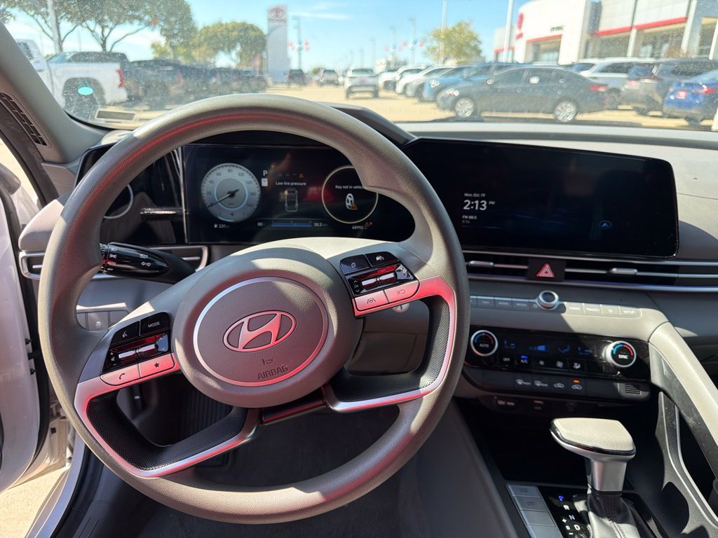 Used 2024 White Hyundai SEL image 6