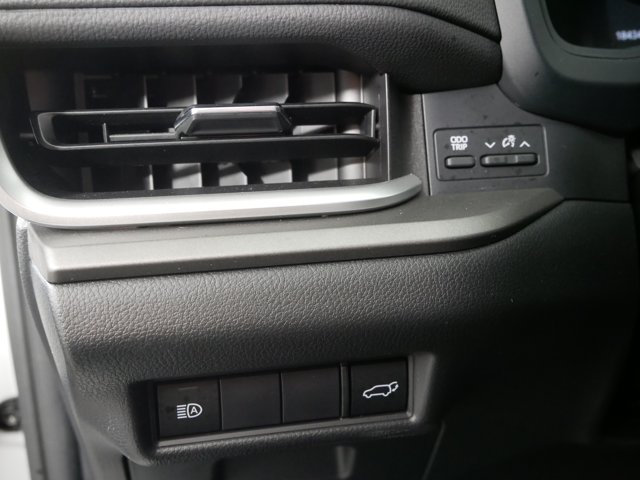 Used 2024 Wind Chill Pearl Toyota XLE image 29