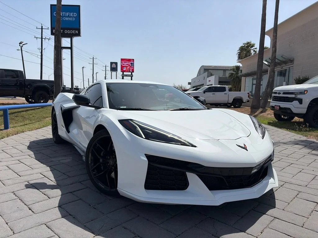 Used 2025 Arctic White Chevrolet 1LZ image 1