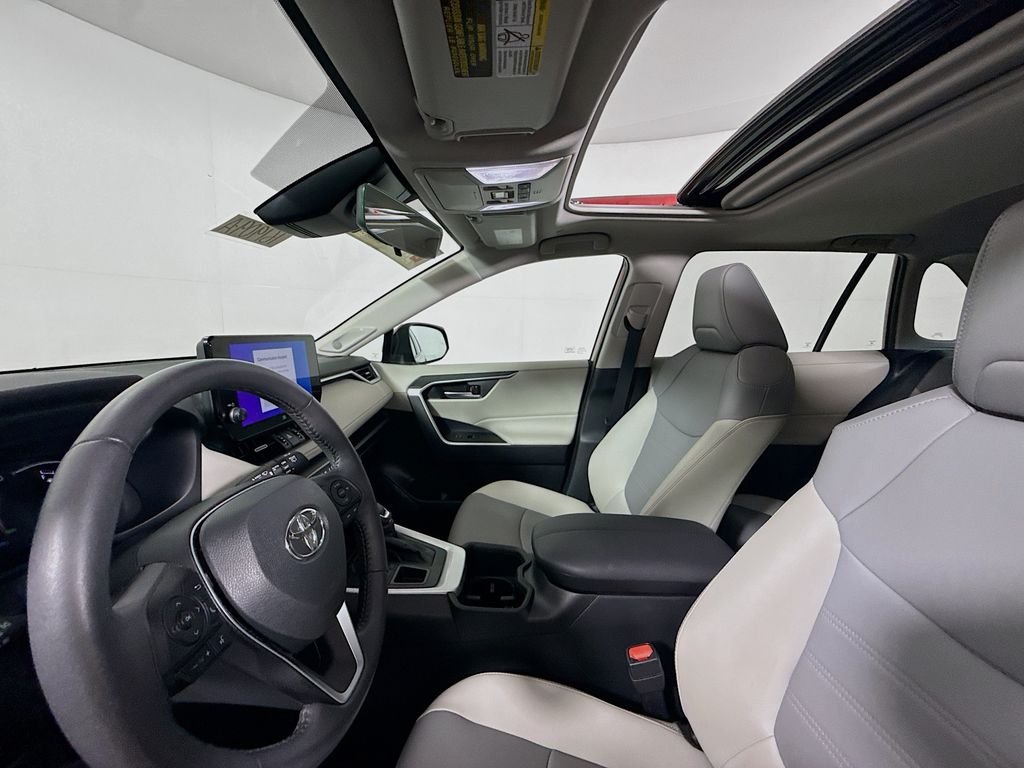 Used 2024 Ruby Flare Pearl Toyota XLE Premium image 22