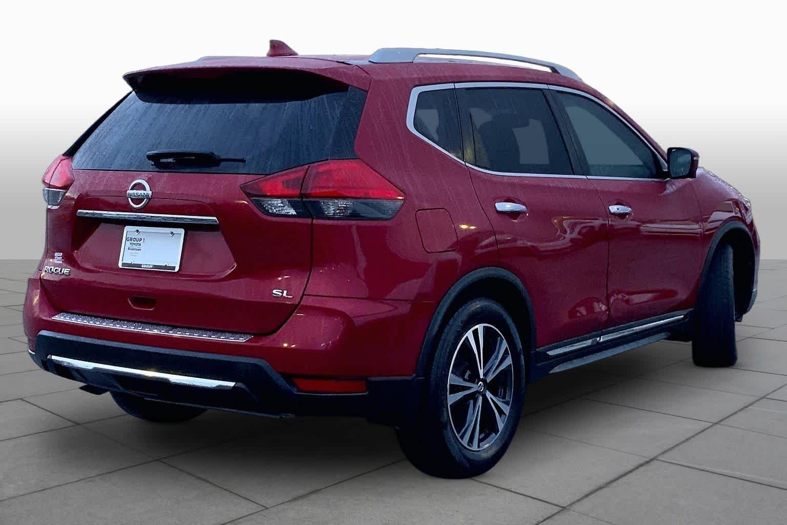 Used 2017 Palatial Ruby Nissan SL image 12