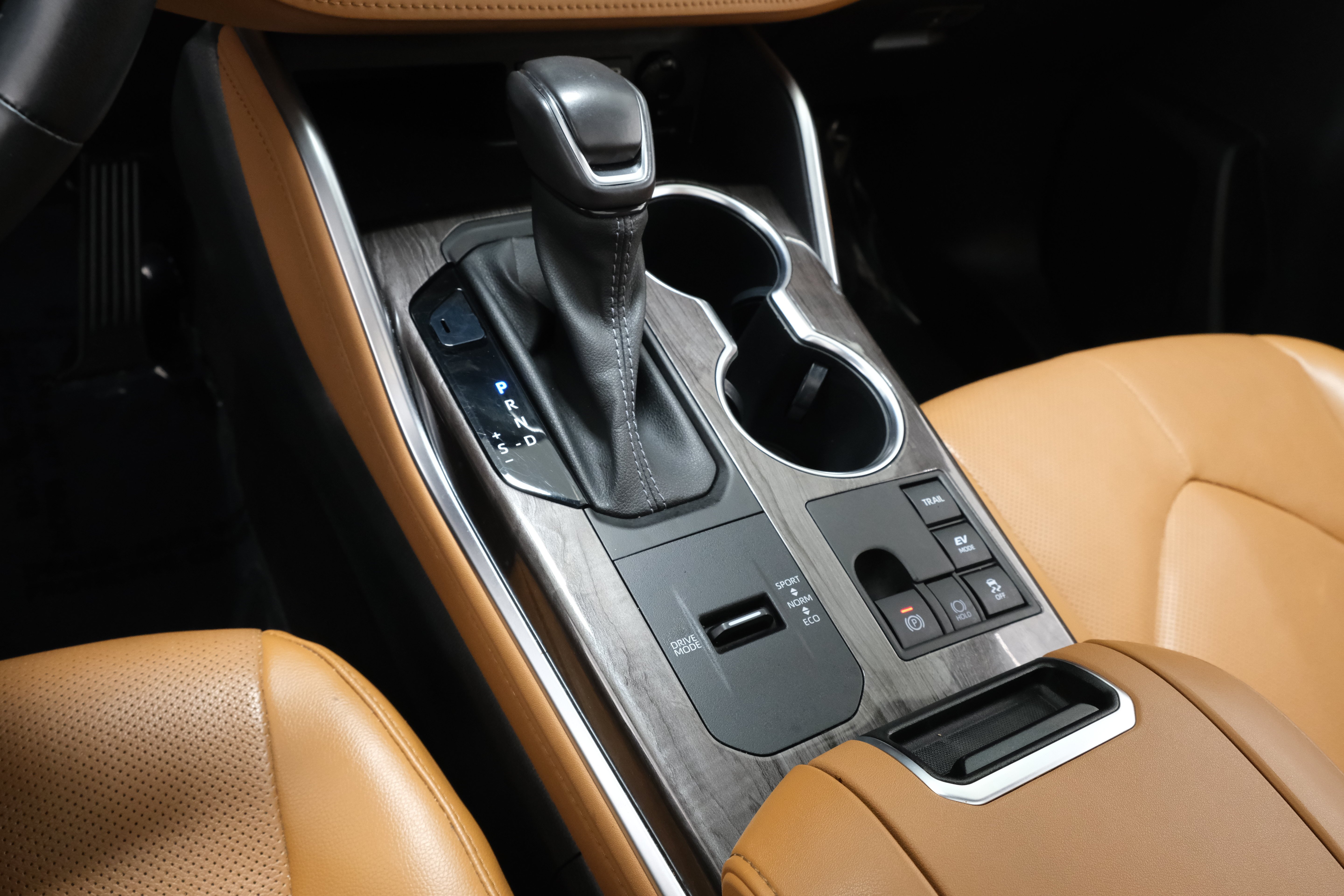 Used 2023 Wind Chill Pearl Toyota Platinum image 23