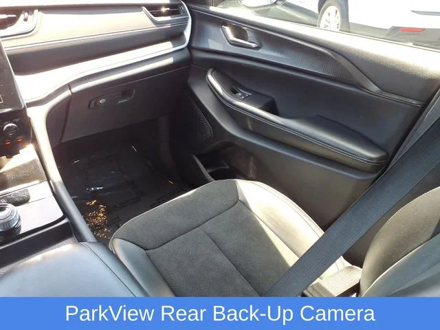 Used 2025 White Jeep Altitude image 27