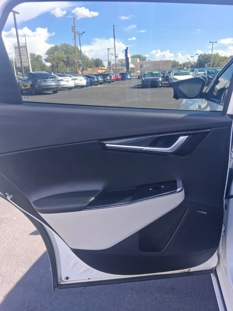 Used 2023 White Kia GT-Line image 12