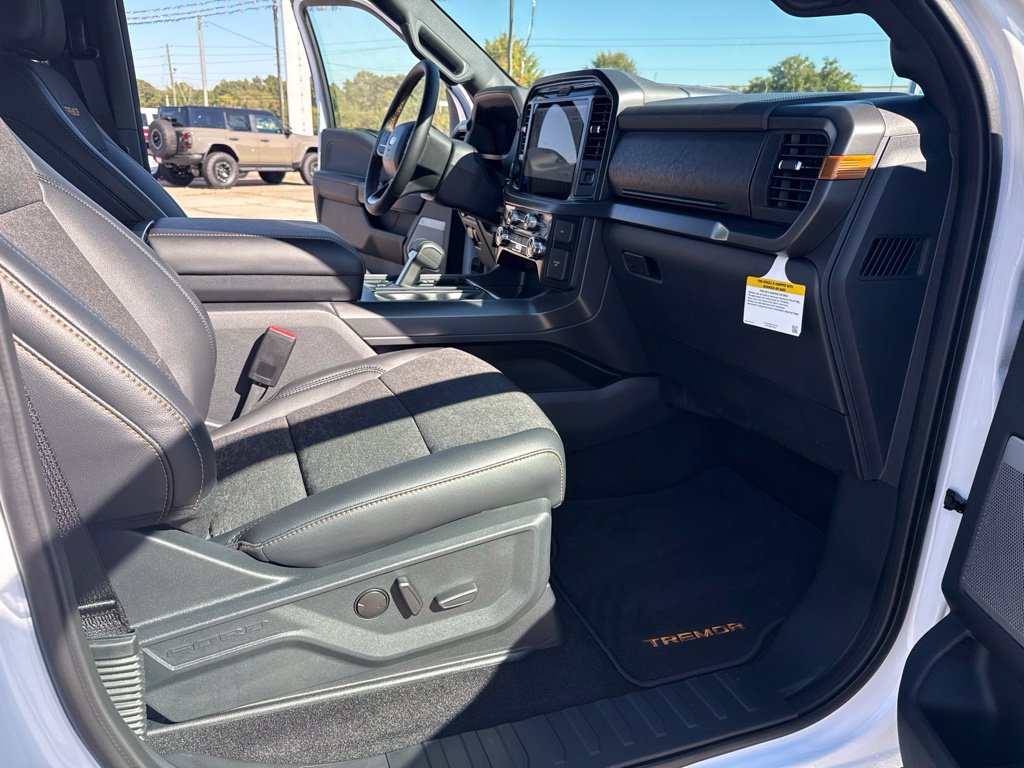 New 2026 Oxford White Ford Tremor® image 19