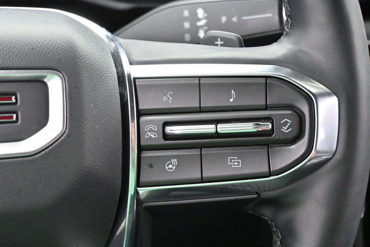 Used 2024 Summit White GMC FWD Elevation image 20