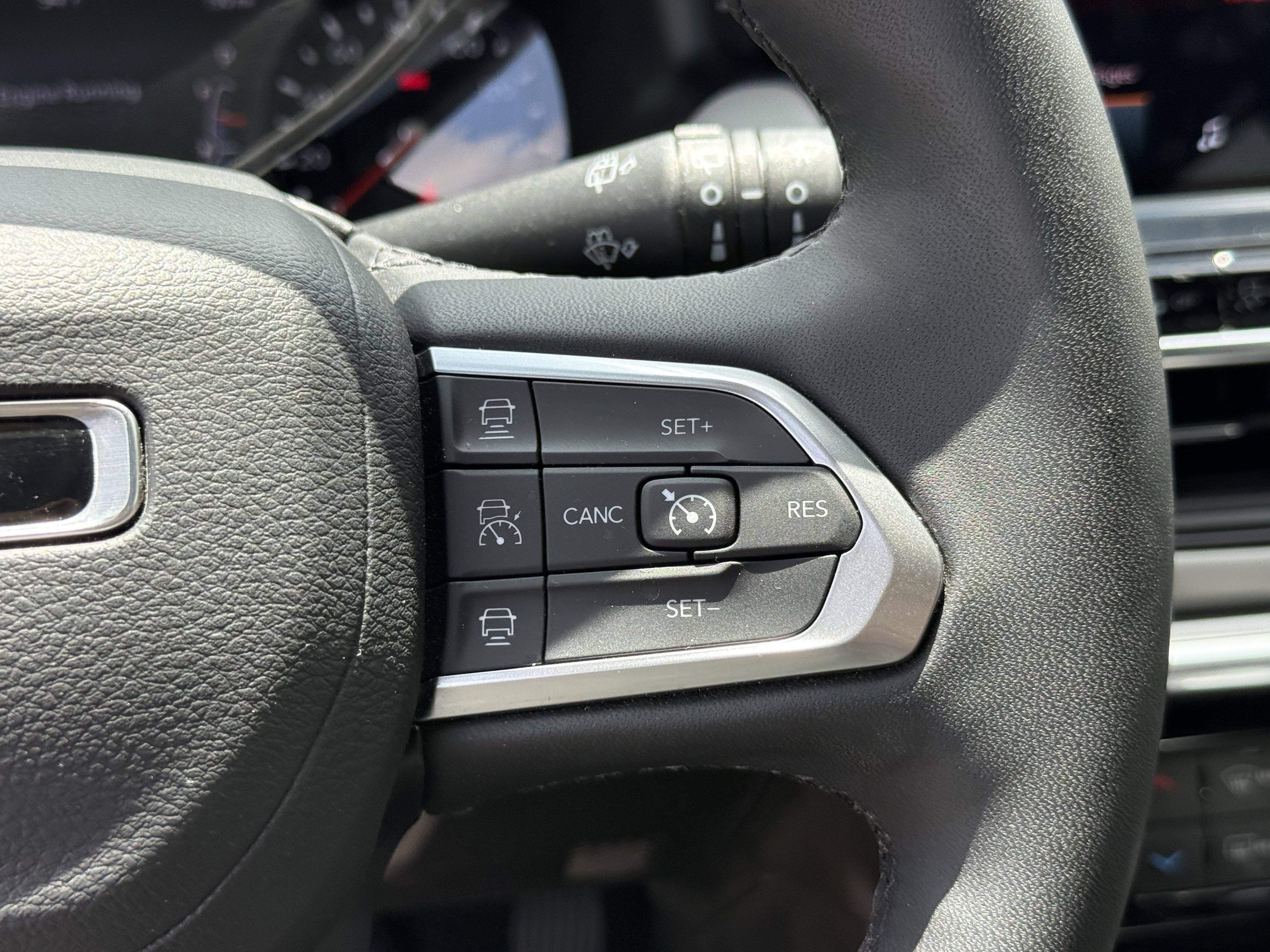 Used 2025 Silver Zynith Metallic Clearcoat Jeep  image 16